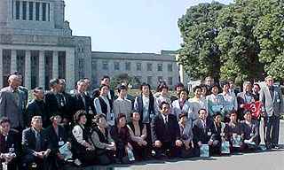 国会前での記念写真撮影風景