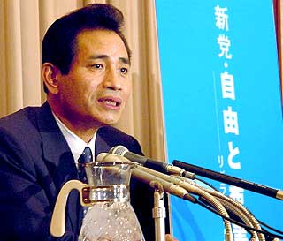 「新党・自由と希望─リベラル市民─」と大書したボードが掲げられると会場から一瞬どよめきが